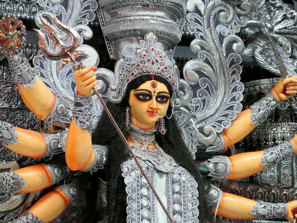 Navratri Puja 2024: घर में मां दुर्गा की कैसी प्रतिमा स्थापित करें? 3